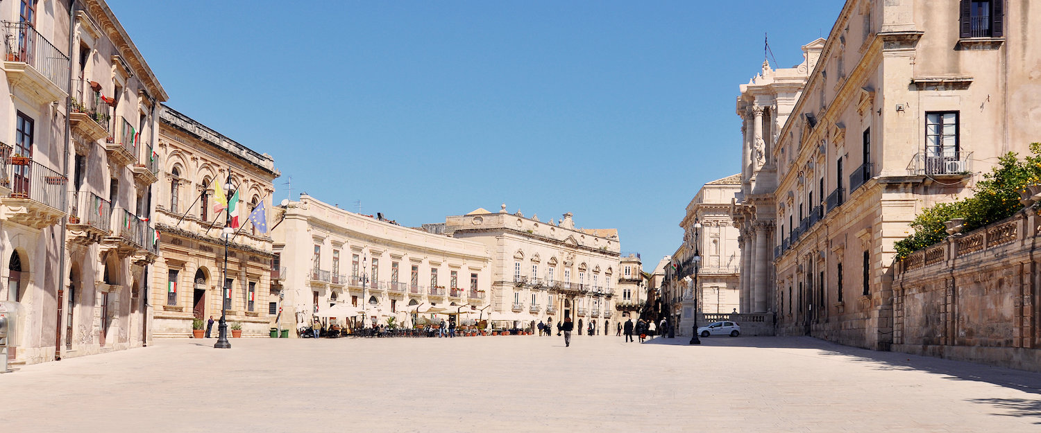 Piazza Duomo, Siracusa. Piazza Duomo, Siracusa.
