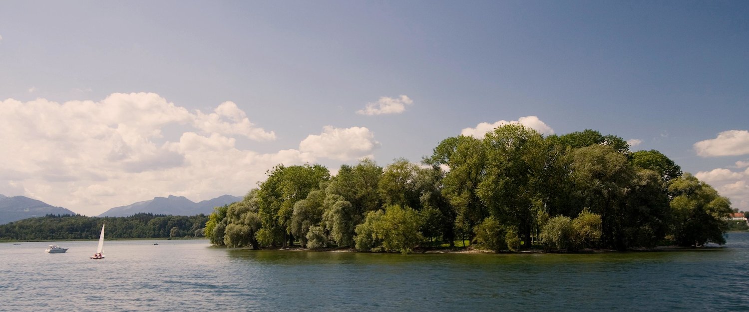Die Herreninsel - eine der drei größeren Inseln des Chiemsee. Die Herreninsel - eine der drei größeren Inseln des Chiemsee.