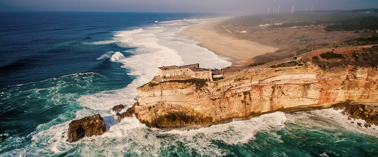 Felsklippe im Atlantik bei Nazaré