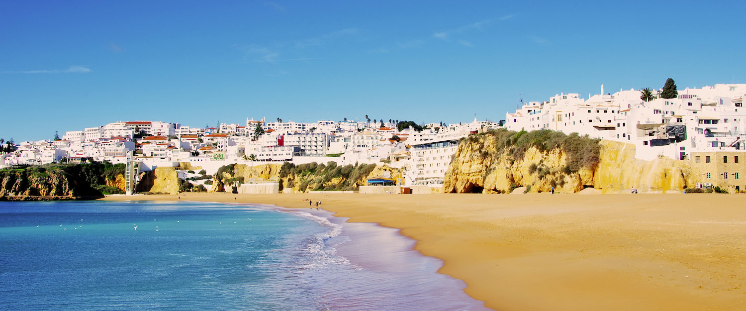 Die Stadt Albufeira an der Algarve