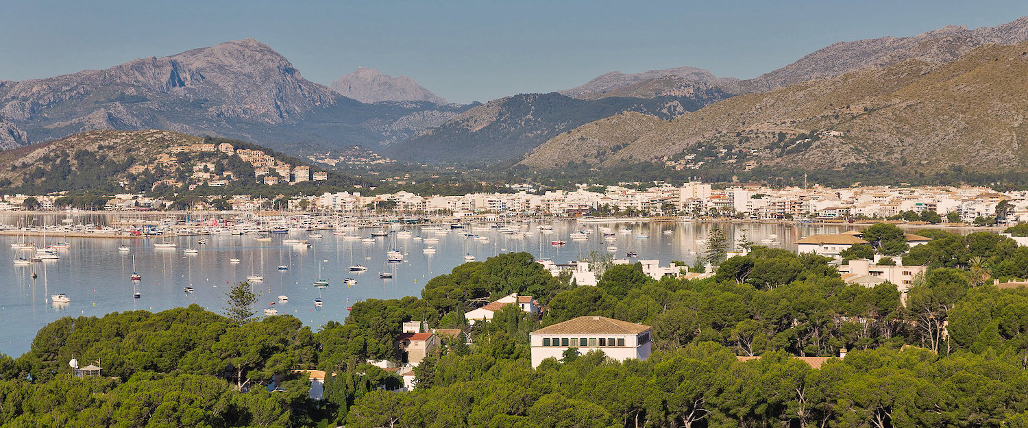 Blick über den Hafen von Pollença