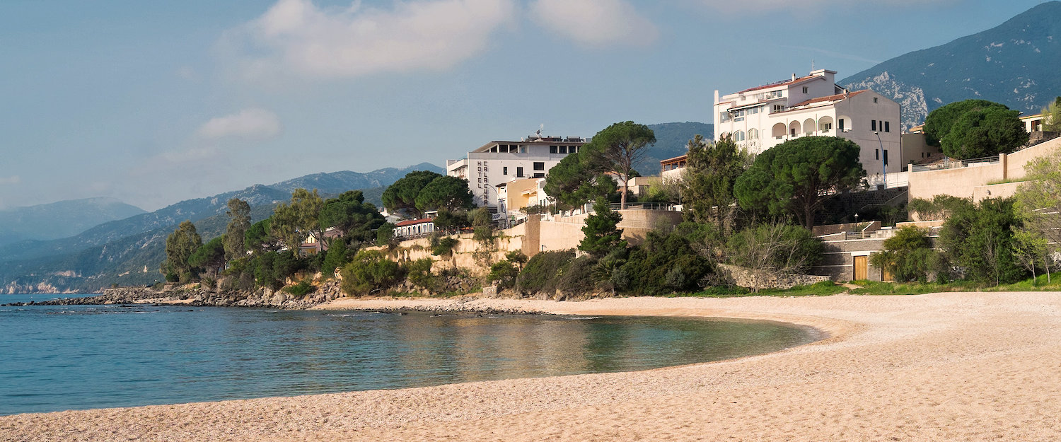 Genießen Sie Ihren Italien Urlaub direkt am Meer in Cala Gonone.