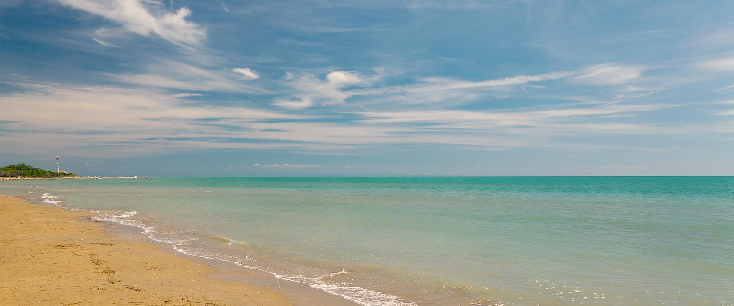 Der Strand von Bibione lädt zum Schwimmen ein