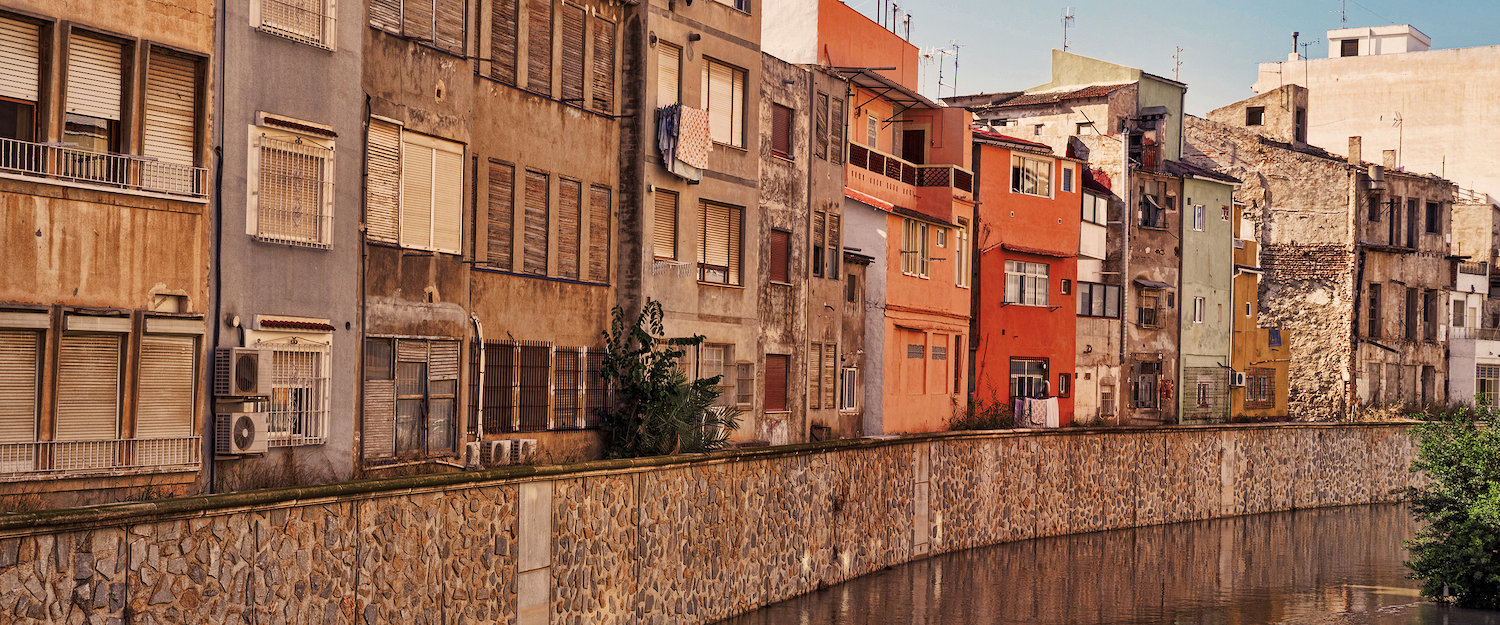 Casas junto a el rio en Orihuela