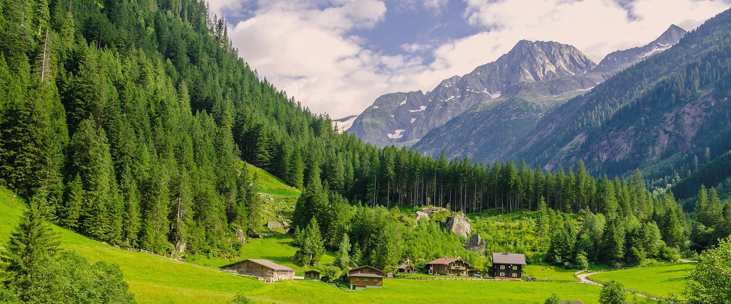 Landschaft mit Bergblick