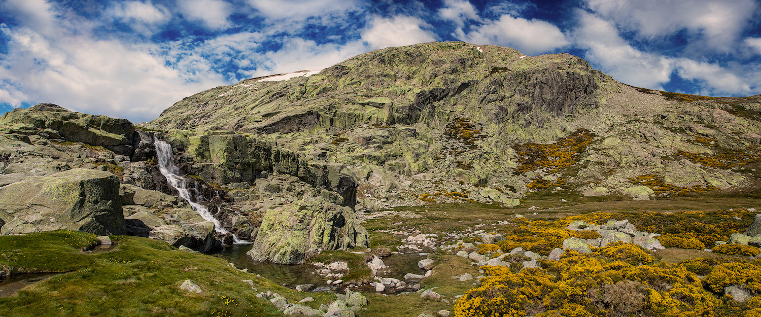 Colinas en el Parque Natural de la Sierra de Gredos Colinas en el Parque Natural de la Sierra de Gredos