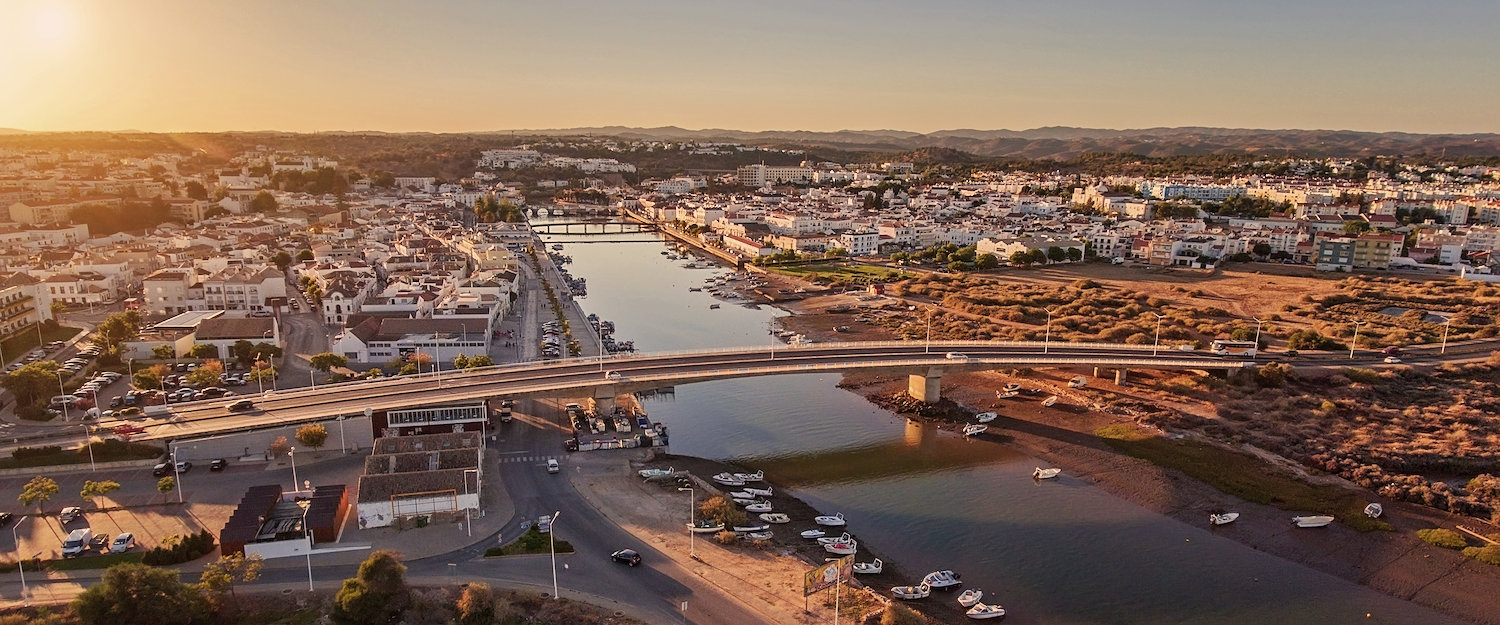 El puente dos Descobrimentos en Tavira