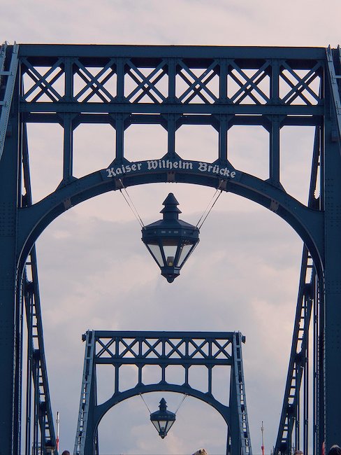Die Kaiser Wilhelmsbrücke.