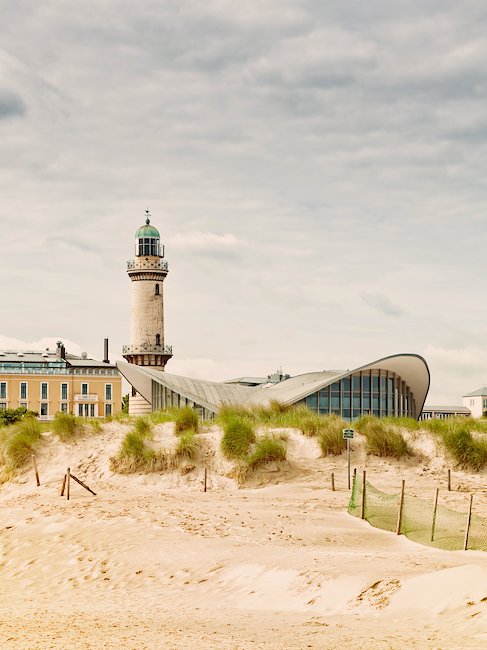 Leuchtturm und Teepott in Warnemünde, Rostock