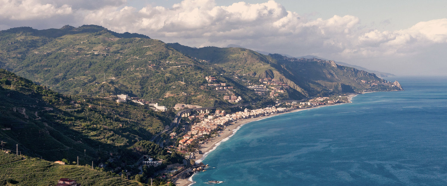 Veduta panoramica della costa. Veduta panoramica della costa.