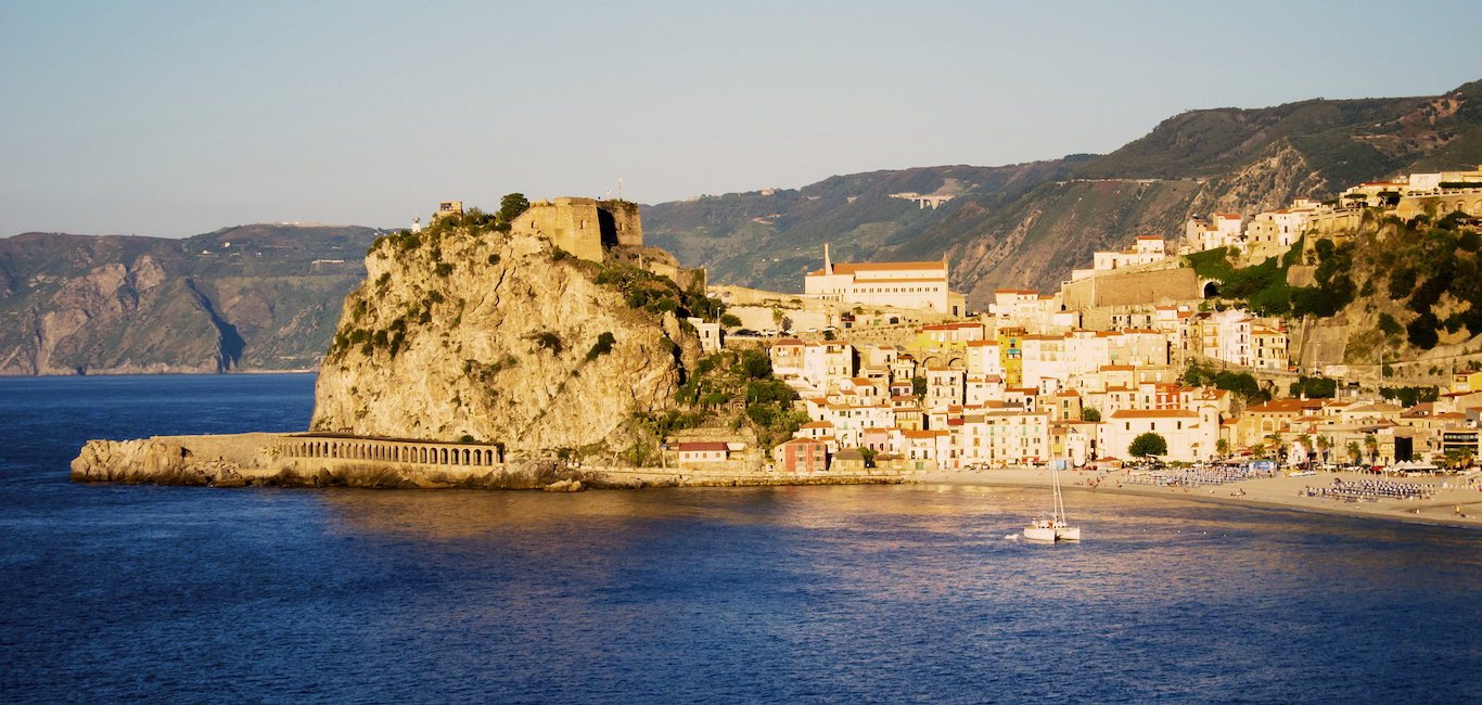 Castello Ruffo di Scilla, stretto di Messina. Castello Ruffo di Scilla, stretto di Messina.