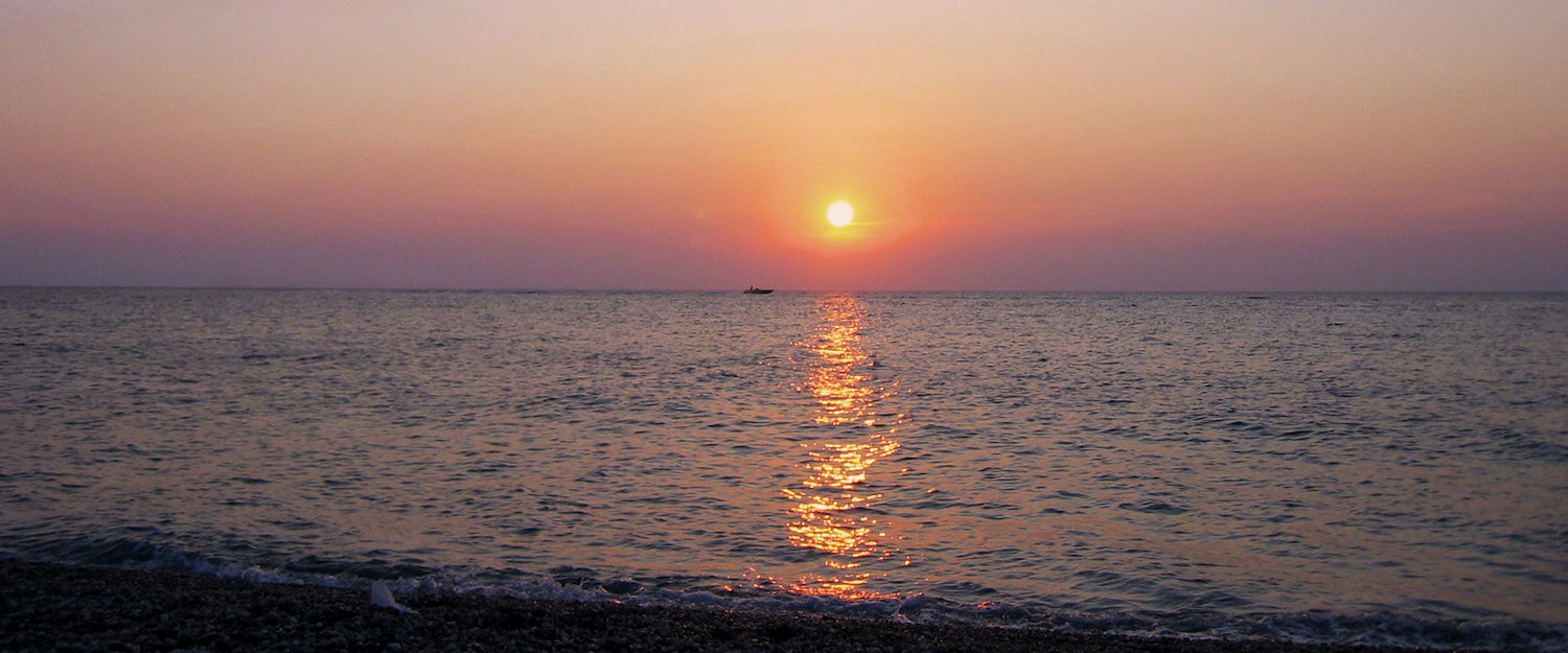 Tramonto sul mare.