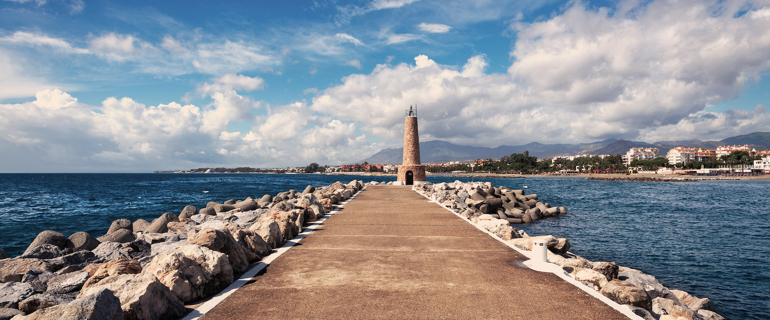 El faro en Puerto Banús El faro en Puerto Banús