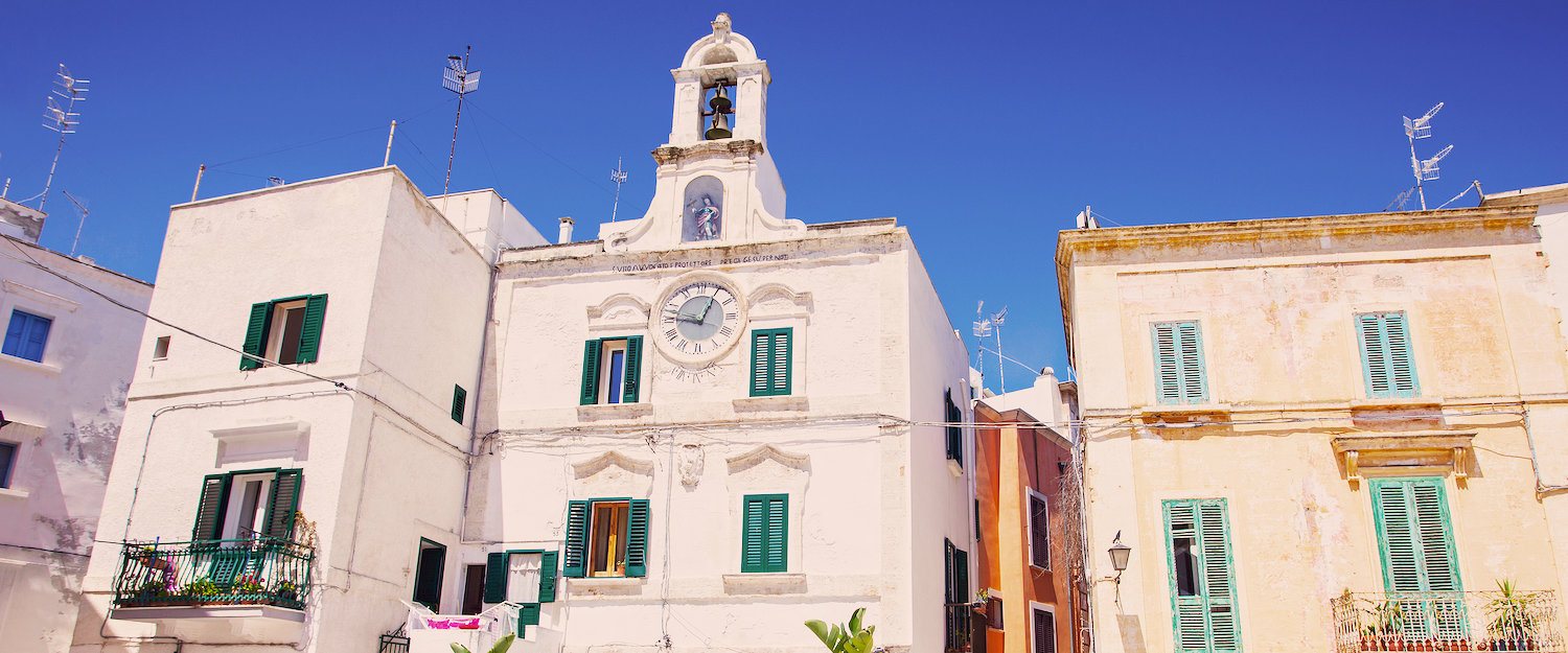 Piazza dell'orologio, Polignano.
