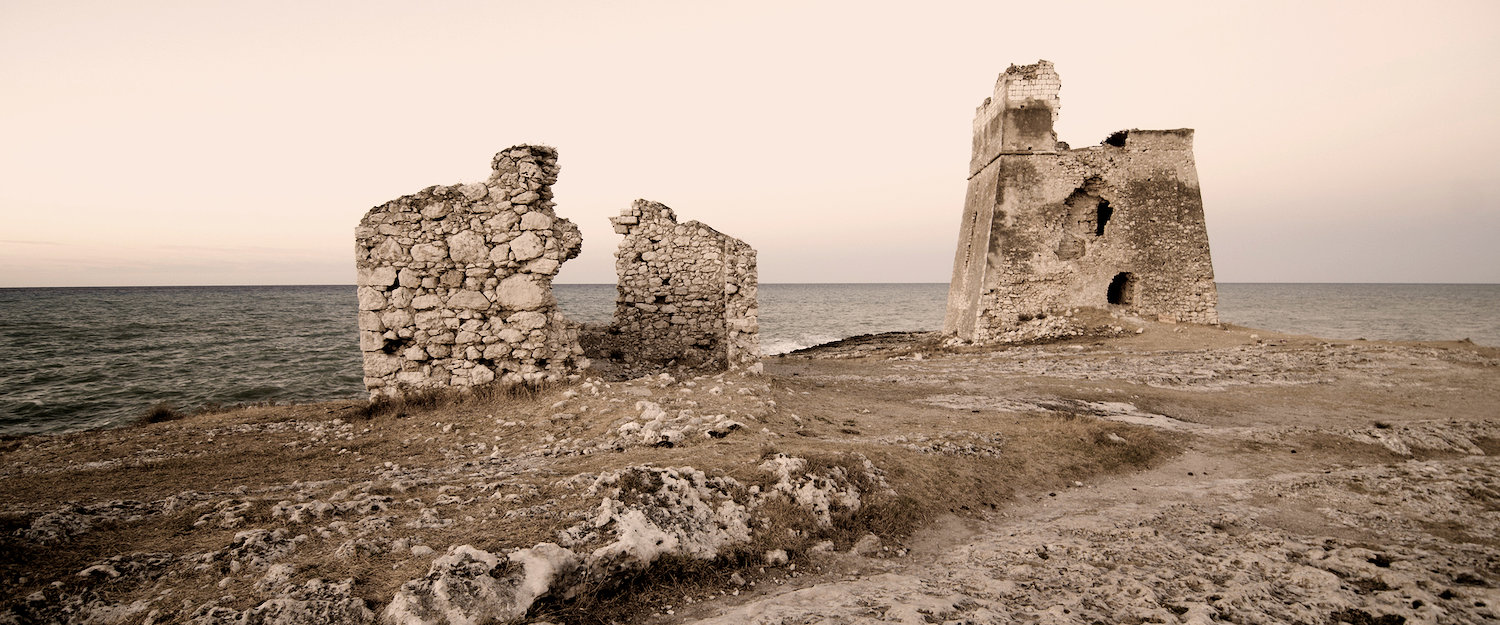 Rovine in riva al mare. Rovine in riva al mare.