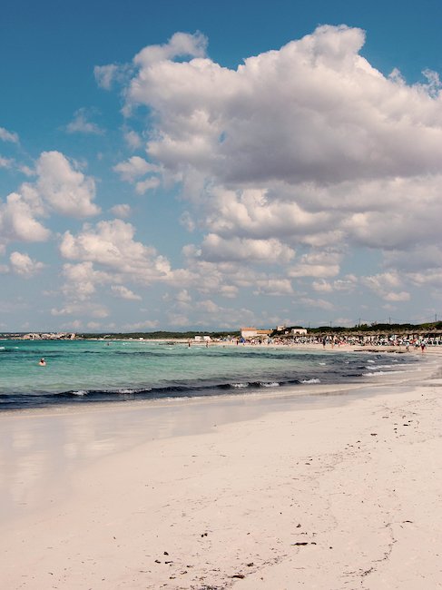 Spiaggia di sabbia bianca e finissima.