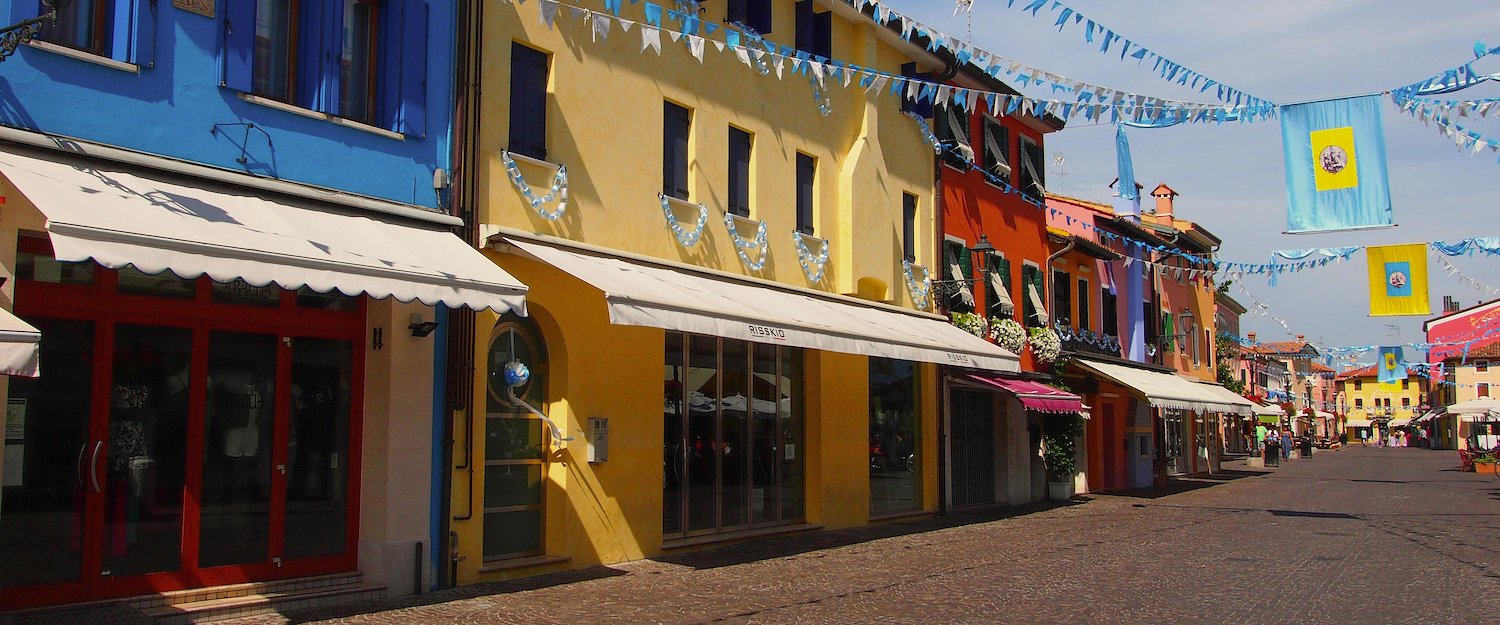 I colori delle strade di Caorle. I colori delle strade di Caorle.