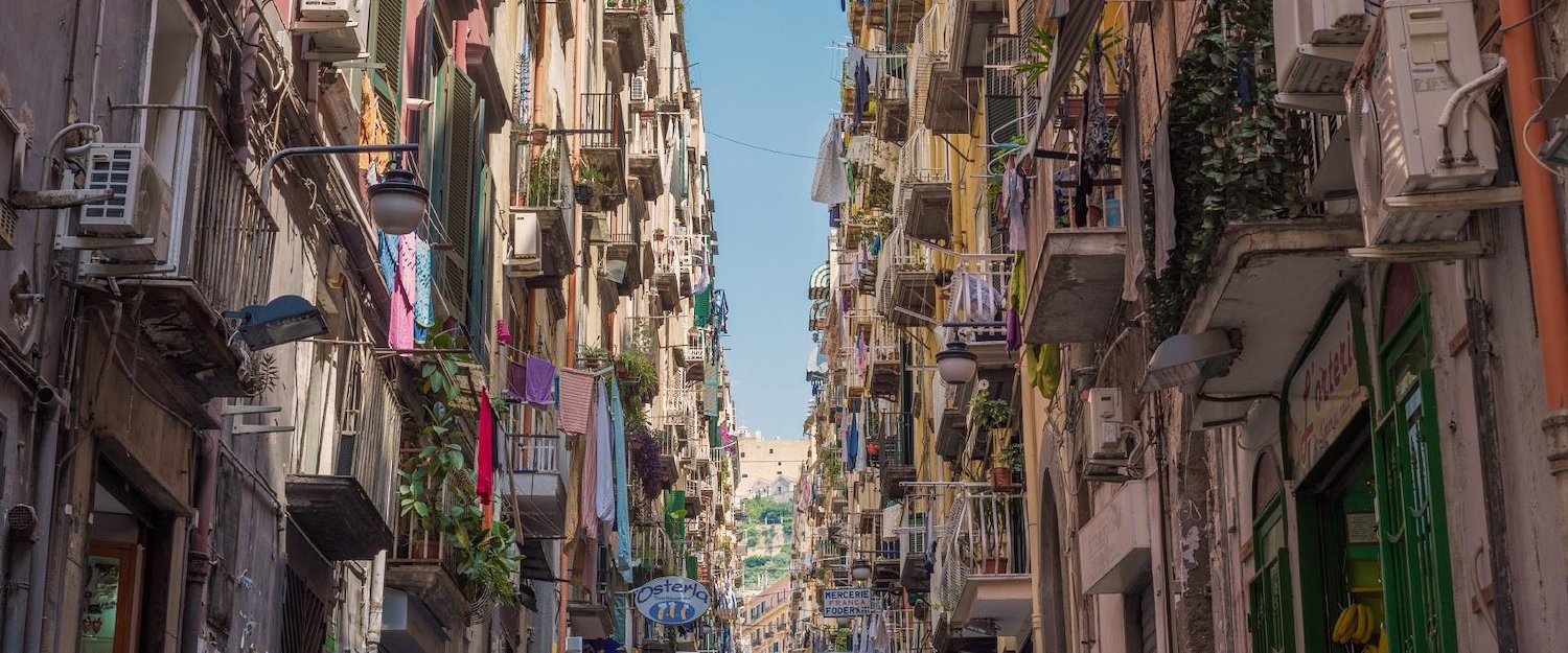 Le colorate vie della Campania. Le colorate vie della Campania.