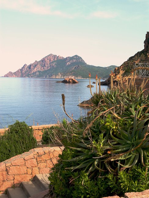 Vista sul mare da Porto, Corsica.