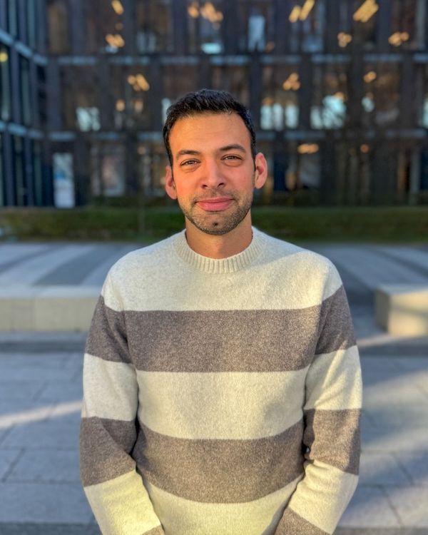 Arnau Simon Camps - Gerente de Relaciones Públicas de Espana