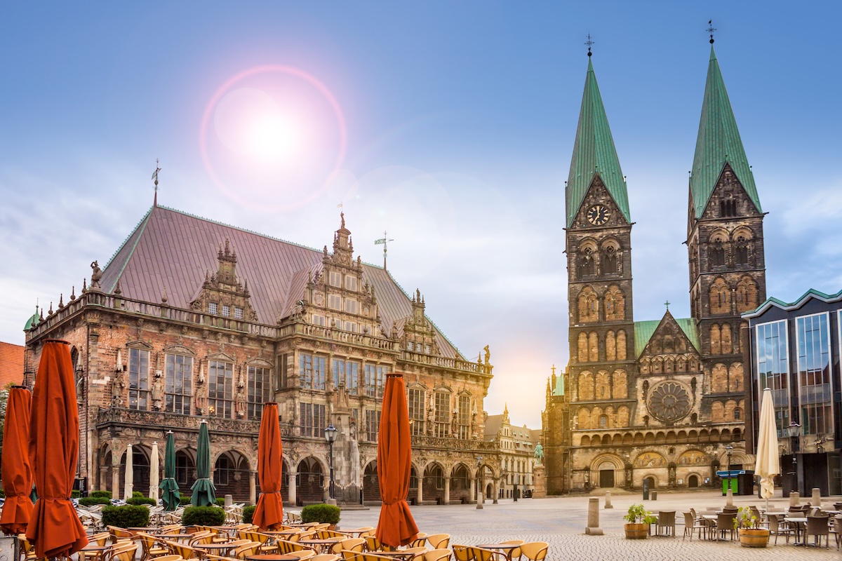 The,Marketplace,In,Bremen,With,Roland,And,Dom
