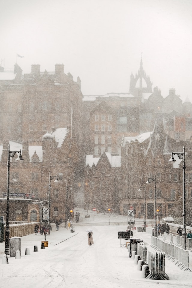 Snow in the streets of Edinburgh
