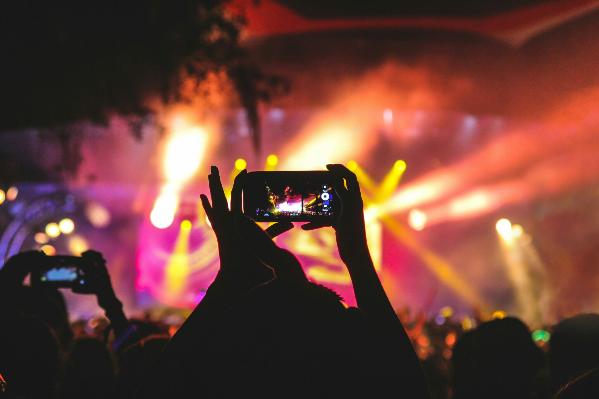02. ©noiseporn, via unsplash 02. ©noiseporn, via unsplash