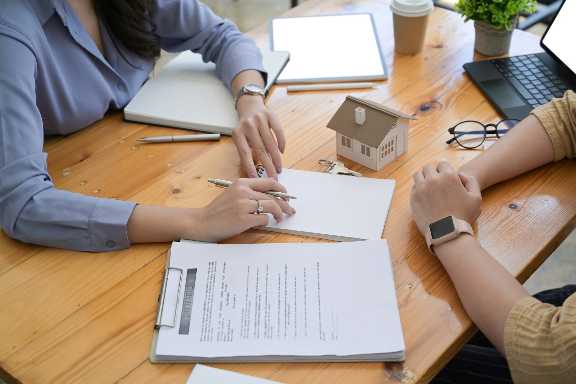 Signer des papier pour locations de vacance