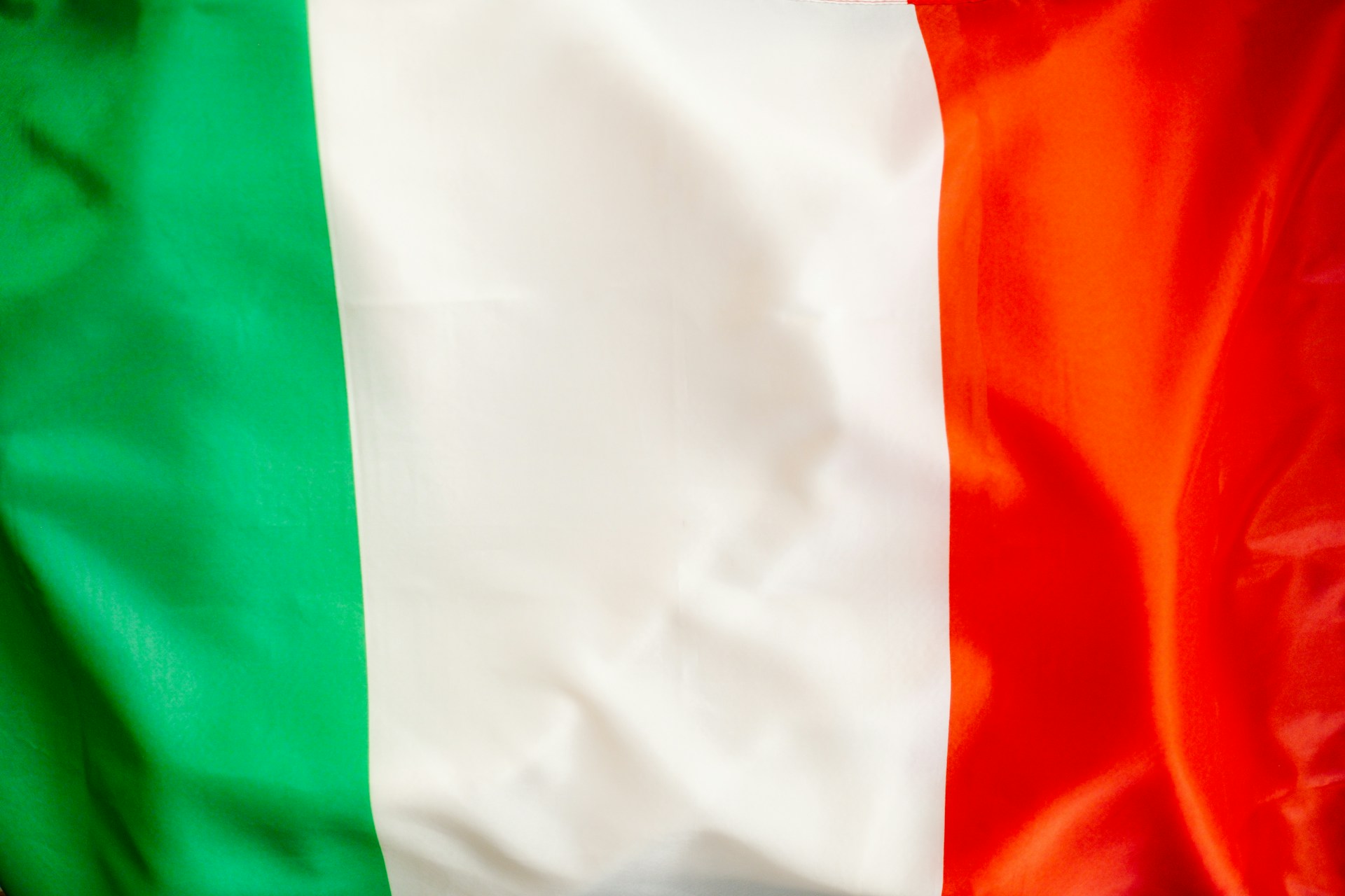 wesley-tingey-n4NvXr8gPag-unsplash italien flag