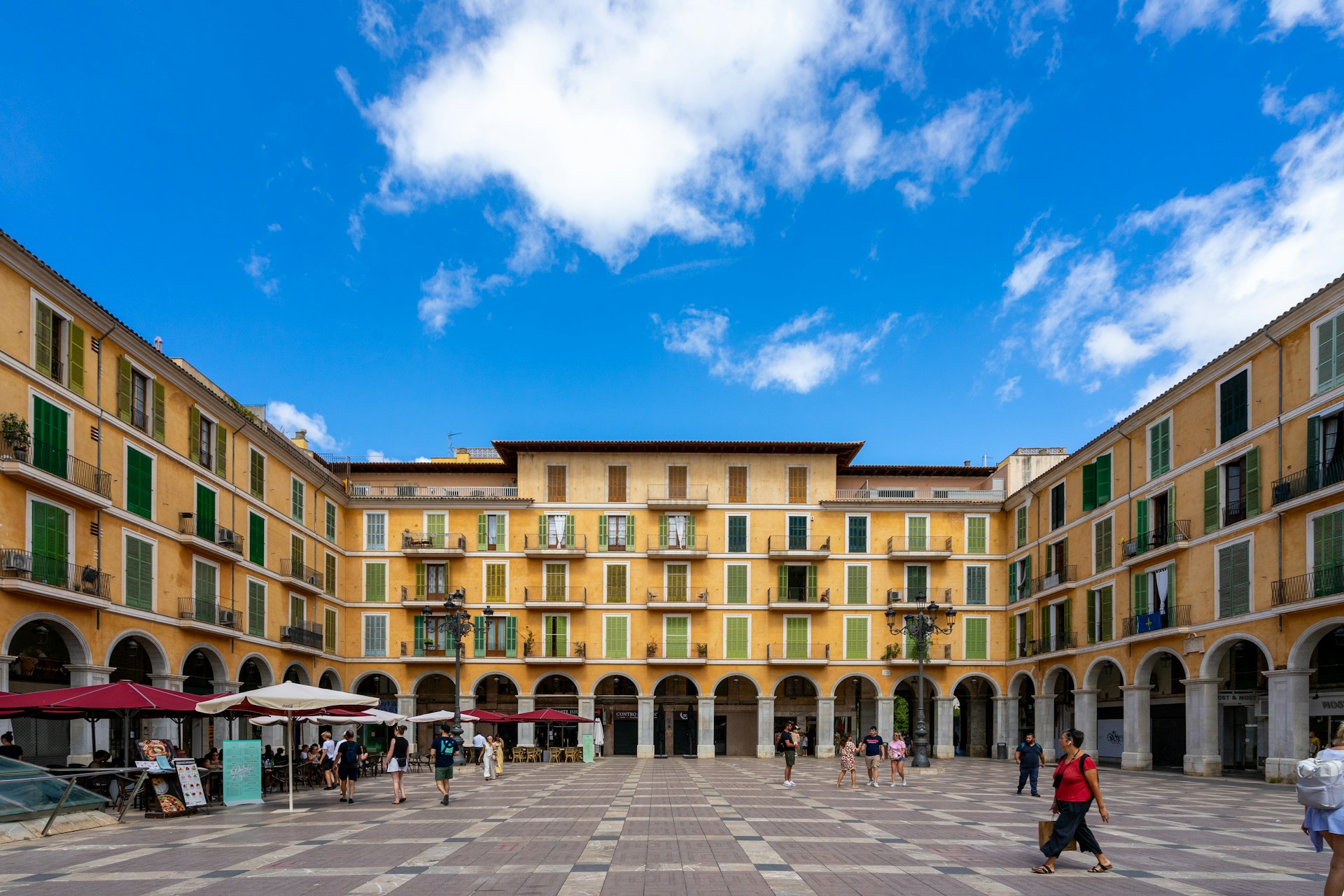 david-vives-D01R7w8Za30-unsplash The arcaded Plaça Major in Palma de Mallorca, with ochre facades, green shutters and a deep blue summer sky